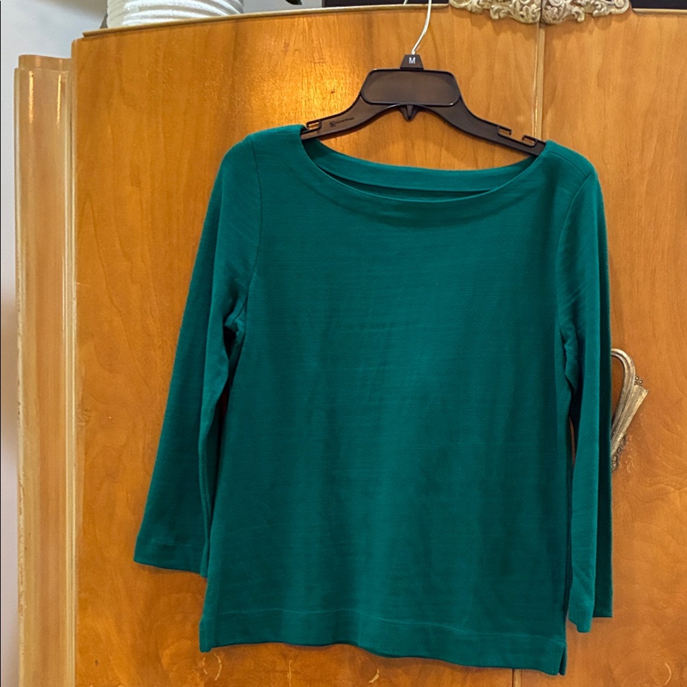 Elegant Green Women's Top & shipping only $4.99 !!